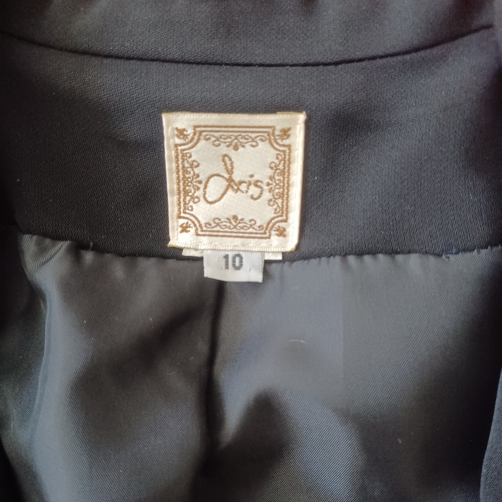 Blazer - Picture 7 of 7